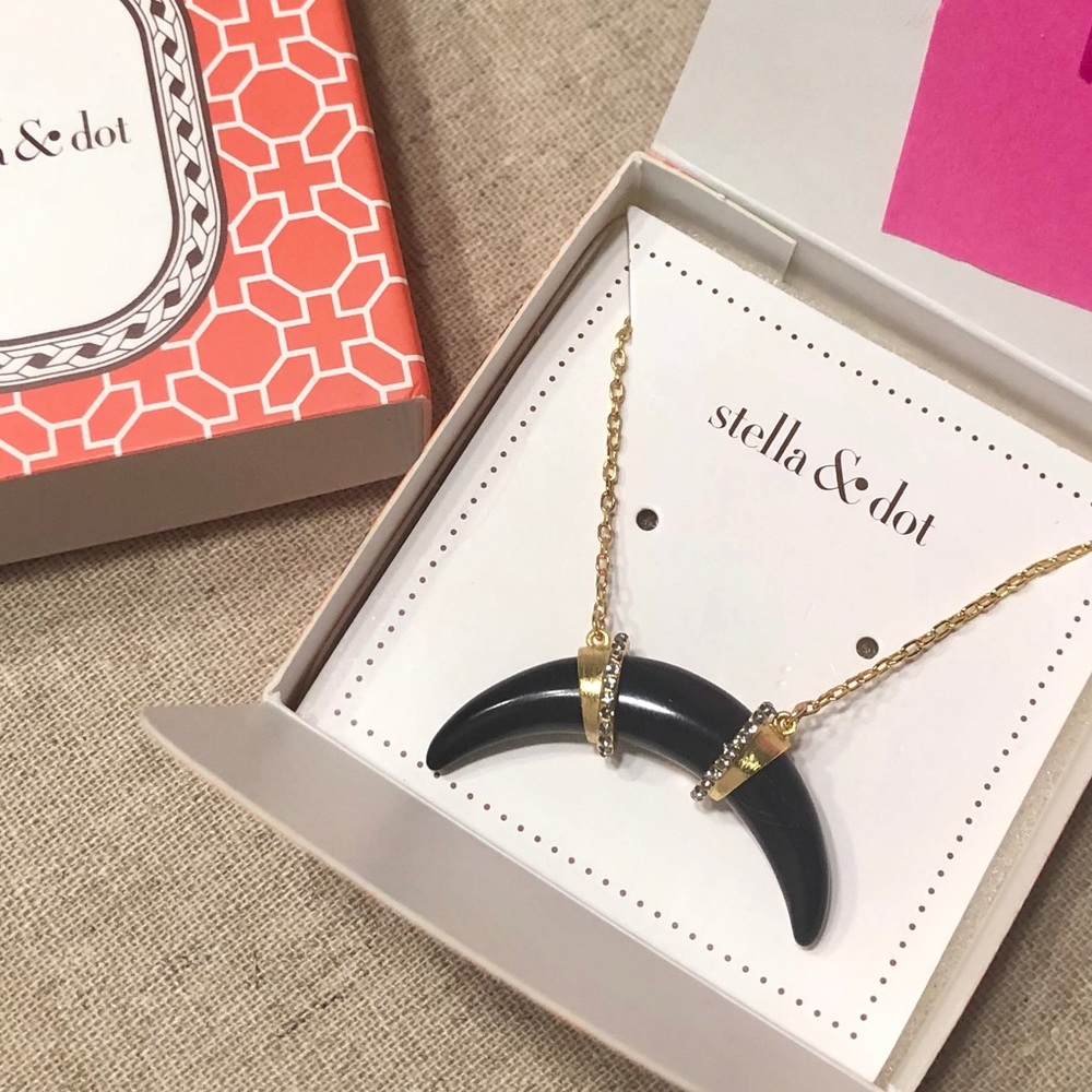 Arc pendant black